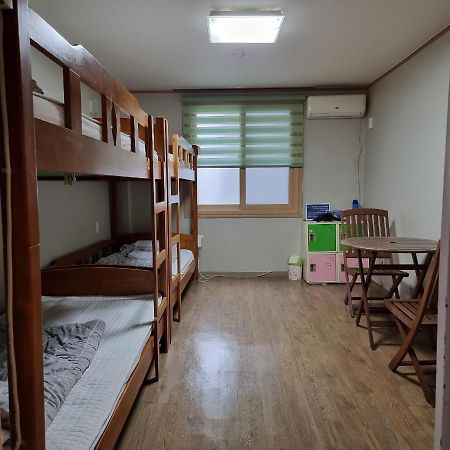 You&I Guesthouse Jeju Bagian luar foto